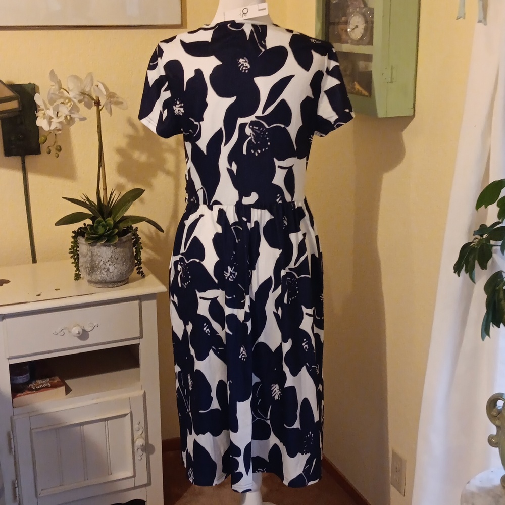 NWT Ouges Wrap Front Bold Floral Dress NWT - image 6